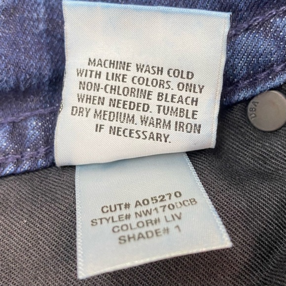 HUDSON Signature Mid-Rise Bootcut Jean - Picture 10 of 10